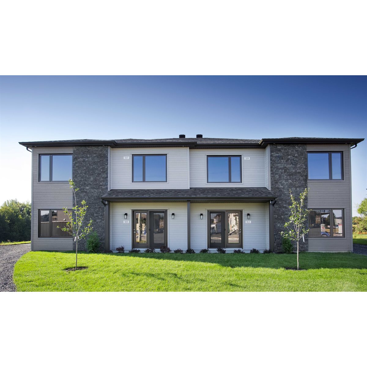 Yellow Knife Exterior Stones - 3.55 sq ft / box