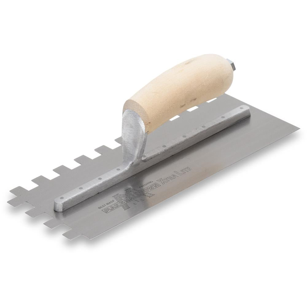 Marshalltown - Truelle standard à dents carrées pour droitier 4-1/2" x 11" en acier trempé 1/2" x 1/2" x 1/2" avec poignée courbée en bois