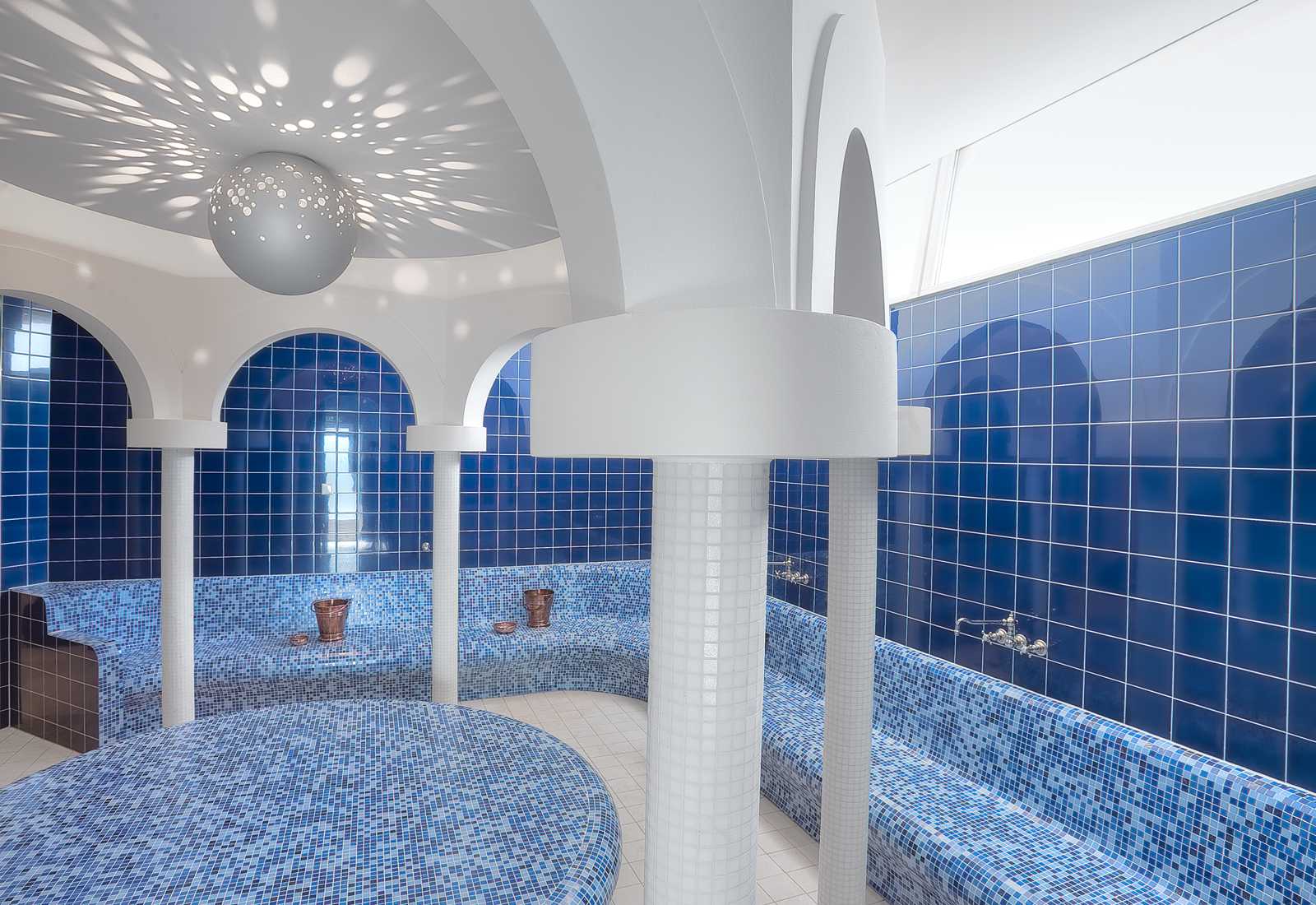 Wedi - Base de banc de douche Sanoasa Comoda front arrondi 19-11/16" x 39-3/8" x 9-7/8" ||076437500