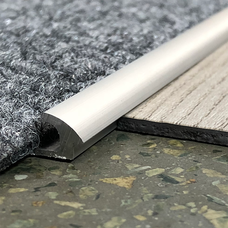 Futura Transitions - Réducteur pour tapis en aluminium bronze gravé de 1/8" (3 mm) à LVT 3/16" (5 mm) x 1" x 12'