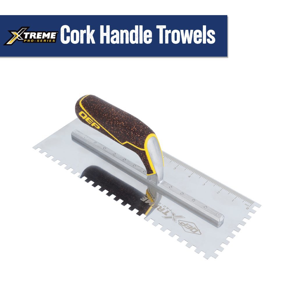QEP - Truelle à dents carrées Xtreme 4-1/2" x 12" en acier inoxydable 1/2" x 1/2" x 1/2" avec poignée en liège