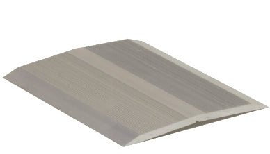 M-D PRO - Seuil nervuré en aluminium, Perforations au centre - Finition d'usinage - 2 1/2" x 12'