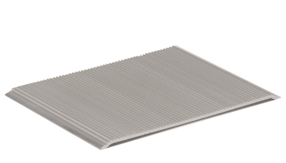 M-D PRO - Seuil nervuré en aluminium, Perforations en zigzag - Finition d'usinage - 4" x 12'