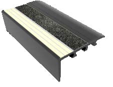 Kinesik - Ecoglo C4-E20 Nez de marche photoluminescent pour tapis avec bande antidérapante noire 2.7" (vendu en pied linéaire)