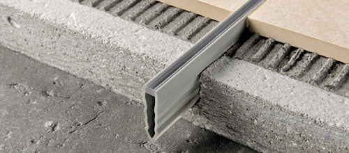Progress Profiles - Joint de mouvement pour céramique en résine de vinyle coextrudée gris foncé - 1-3/8" (35 mm) x 5/16" x 8' 2-7/16"