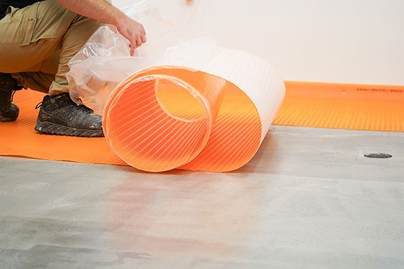 3' 2-3/4" x 34' 3/4" - 1/8" (3.5 mm) (110 ft²) - DITRA-PS Self-adhesive sheet uncoupling membrane for underfloor heating ||DITRAPS110