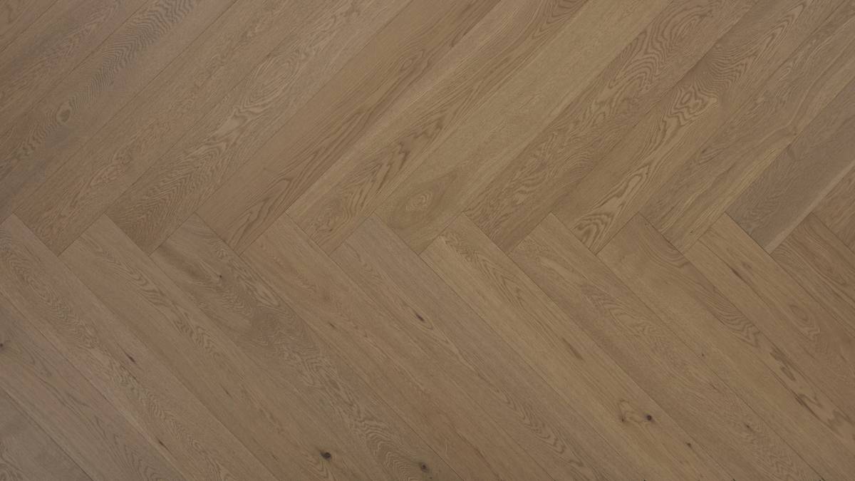 Vidar - Herringbone - Toffee Crunch - Plancher de bois d'ingénierie à bâtons rompus en chêne blanc européen, grade Character (ABCD) - 5" x 3/4" x 30"