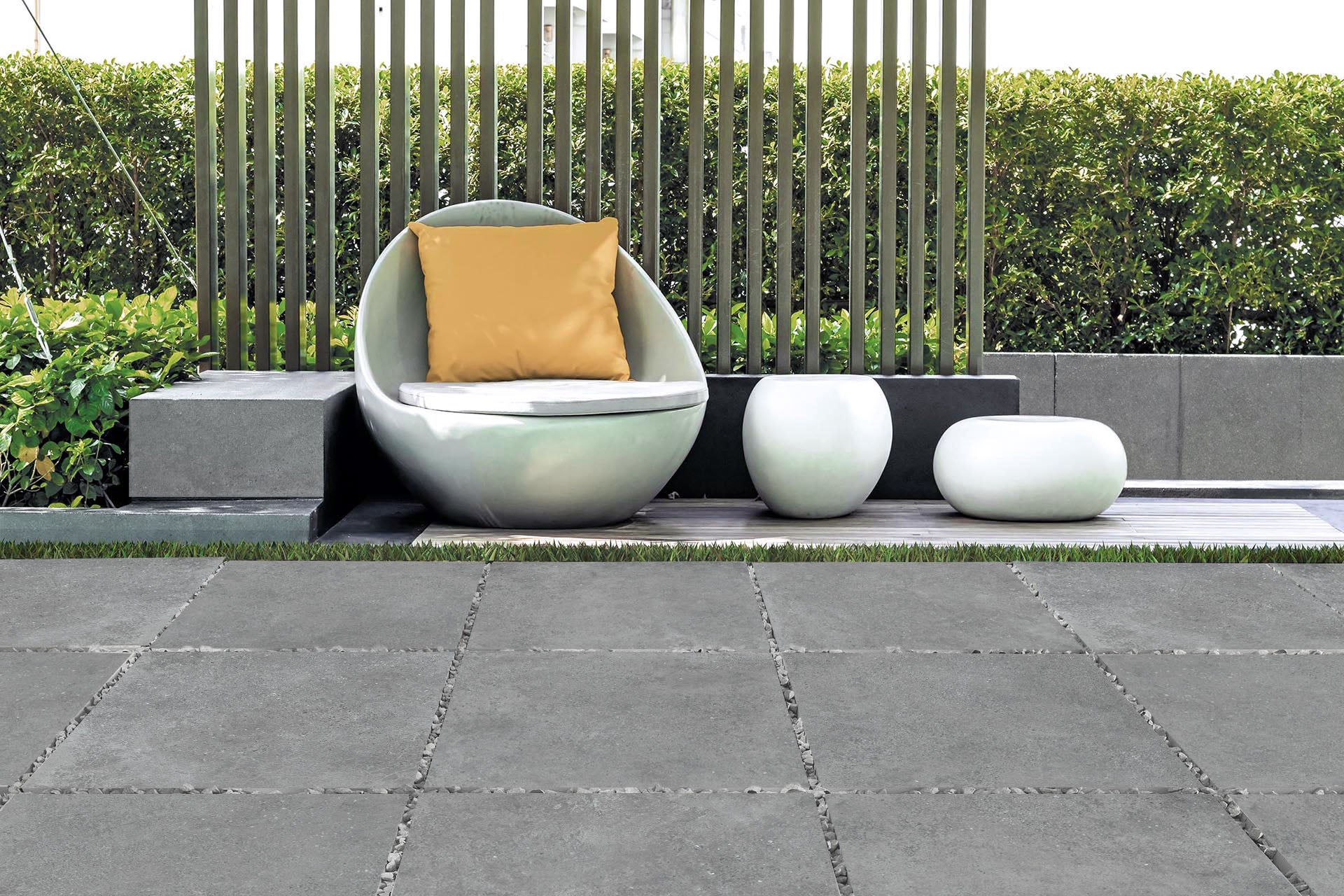 Enmon — Lakestone Dark Grey en situation