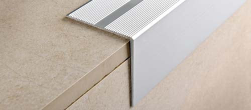Progress Profiles - Nez de marche percé Proend aluminium anodisé argent (48 mm) 1-7/8" x 5' 4-31/32