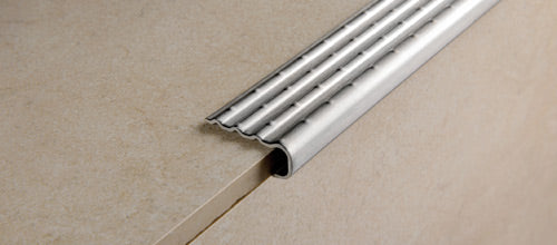 Progress Profiles - Nez de marche avec adhésif Prostyle 2610 acier inoxydable satiné (10 mm) 3/8" x 1-1/32" x 8' 10-5/16"