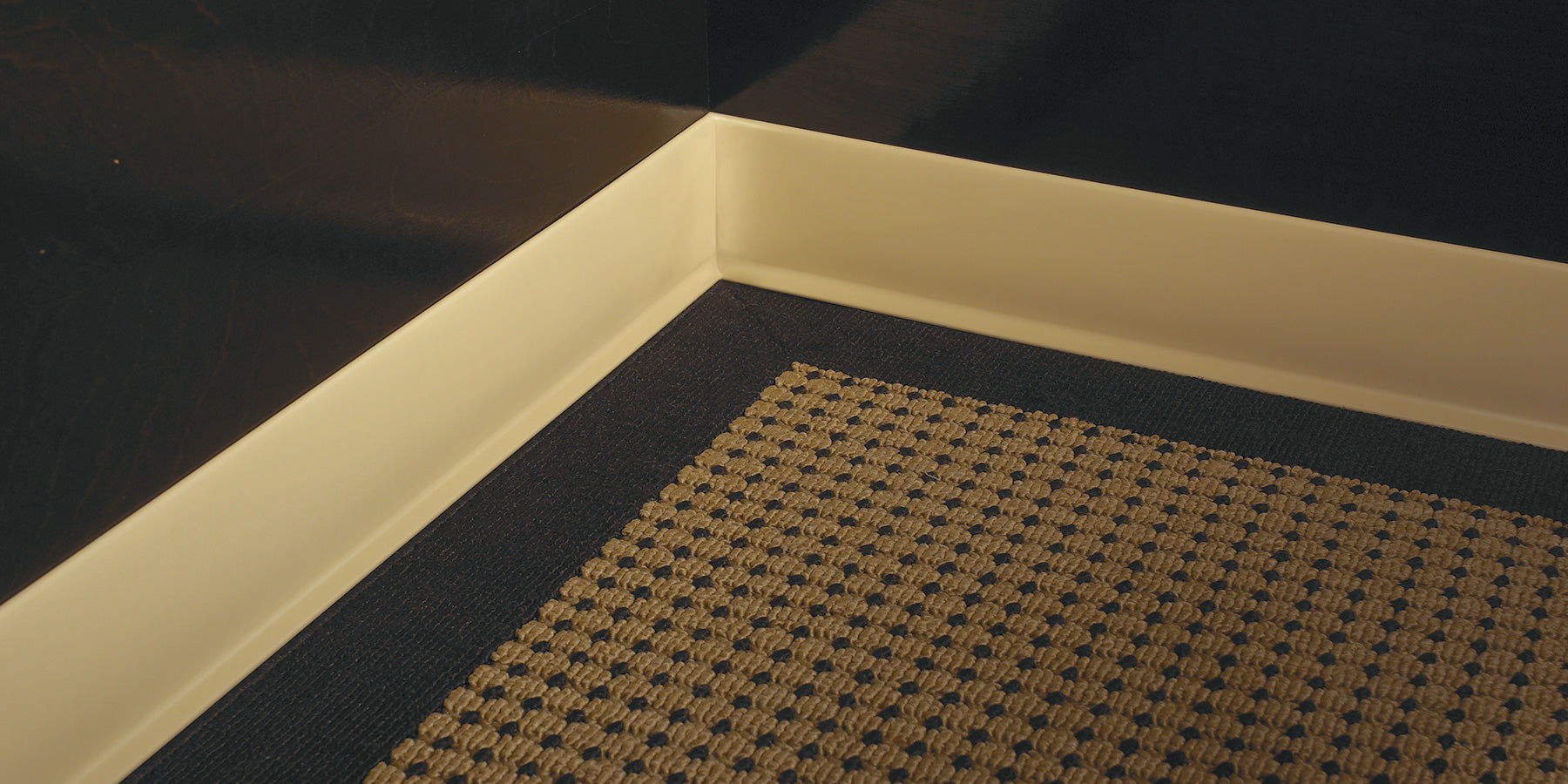 Roppe 4in Vinyl Base .080 Out Corner 634