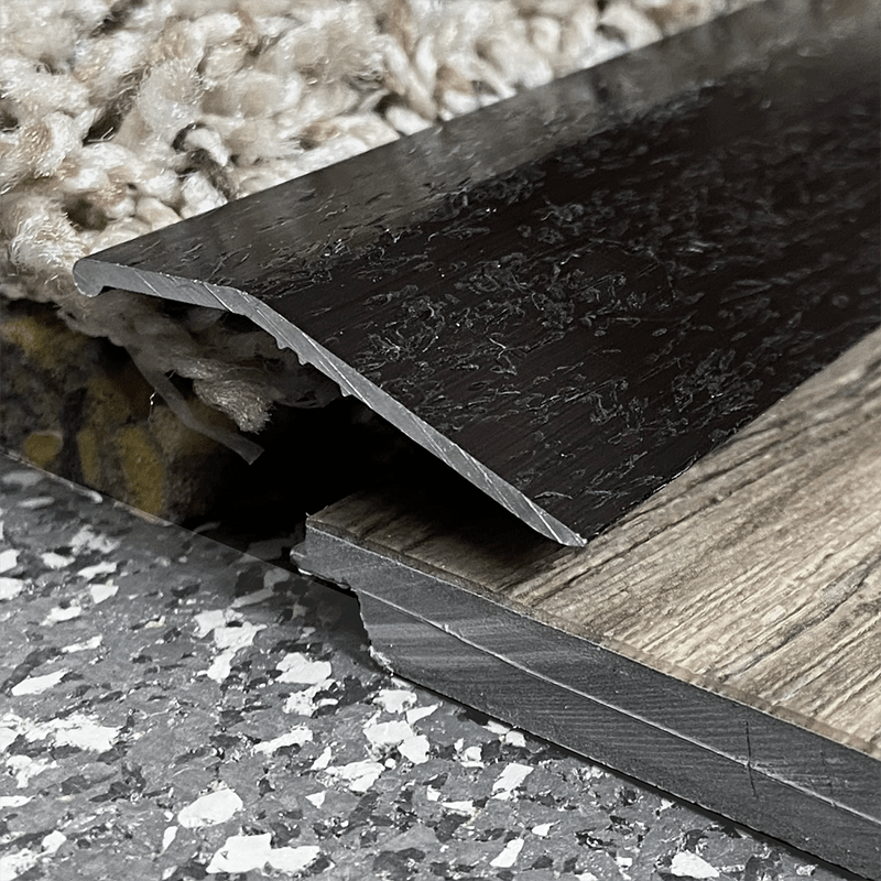 Futura Transitions - Latte de fixation plate Premium pour tapis avec clous aluminium martelé nickel 1/4" (6.4 mm) x 1-1/2" x 12'