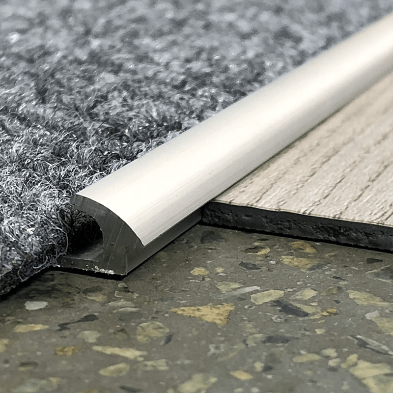 Futura Transitions - Réducteur pour tapis en aluminium gravé de 3/16" (5 mm) à LVT 1/8" (3 mm) x 1" x 12'
