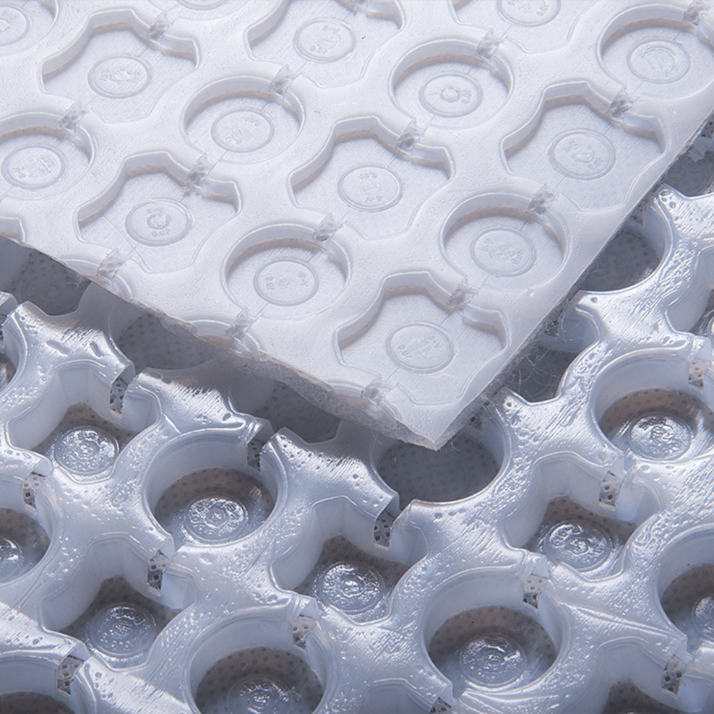 Laticrete - STRATA_MAT - Membrane de découplage haute performance - 10 feuilles x 0,9 m² (10 pi²) ||0177-1010-2 - Ceramed