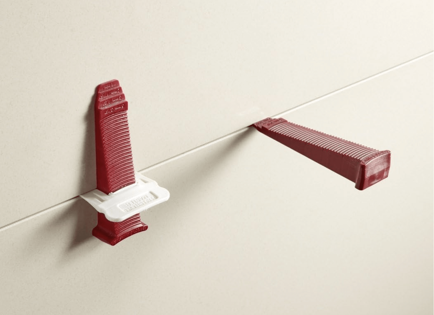 Perfect Level Master - Kit de Cales et de Clips de nivellement 2mm (1/16") pour carreaux de 8 à 14 mm d'épais - Ceramed