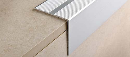 Progress Profiles - Nez de marche percé Proend aluminium anodisé argent (48 mm) 1-7/8" x 5' 4-31/32