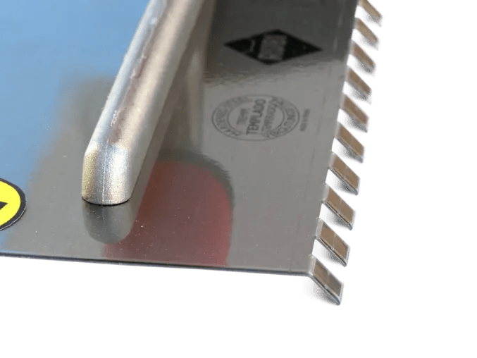 Rubi - RUBIFLEX - Truelle à dents carrées 45° 11" - 3/8" × 3/8" ||75948 - Ceramed