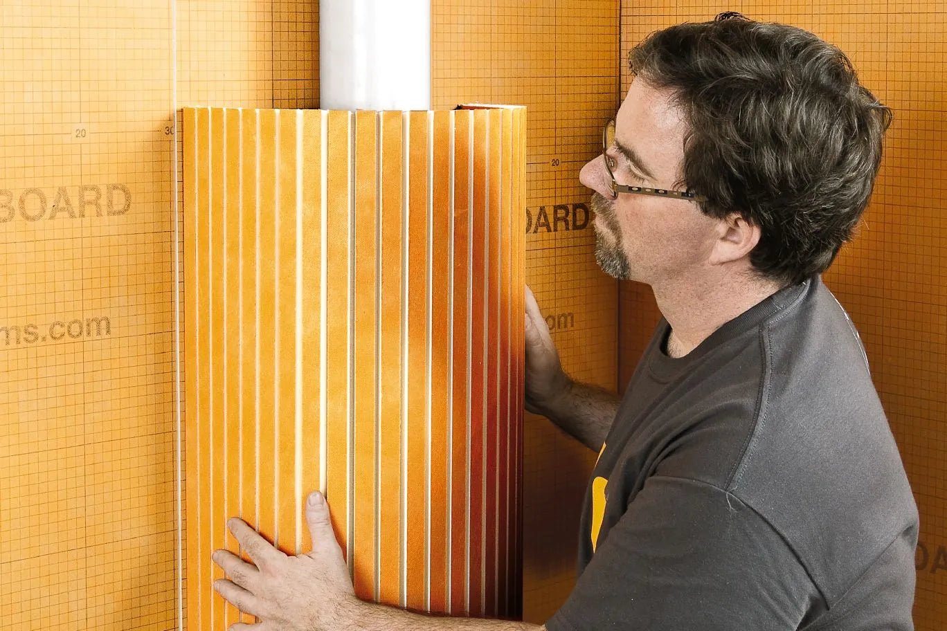 Schluter - KERDI-BOARD-V - Panneau à rainures verticales - 1" x 24-1/2" x 96" ||KB256252440V - Ceramed