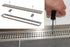 Schluter - KERDI-LINE - Drain linéaire encastré avec grille perforée avec verrou - acier inoxydable (V4) brossé 3/4" x 47-1/4" ||KL1BL19EB120 - Ceramed