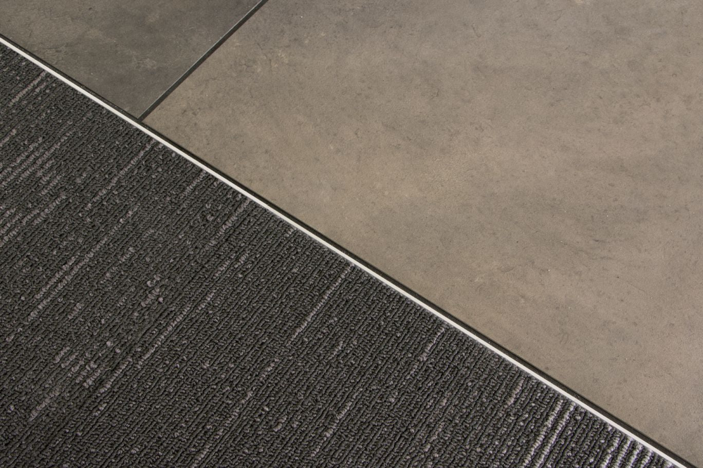 Schluter - SCHIENE - Profilé de bordure pour plancher alum. 5/16" x 8' 2-1/2" ||A80 - Ceramed