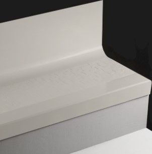 Tarkett - Angle Fit Marche d'escalier en caoutchouc avec contremarche intégrée Cubis 23 Vapor Grey 48" avec large bande antidérapante de couleur contrastée de 2" ||401211120 - Ceramed