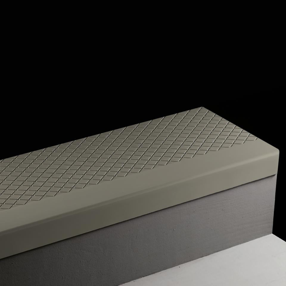 Tarkett - Marche d'escalier en caoutchouc Angle Fit Diamond #168 Thunder avec bande antidérapante 42"