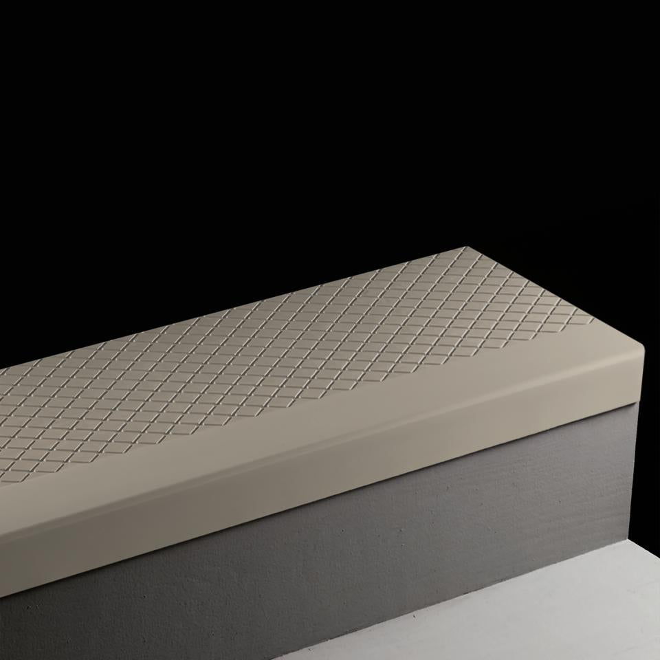 Tarkett - Marche d'escalier en caoutchouc Angle Fit Diamond #32 Pebble 48"