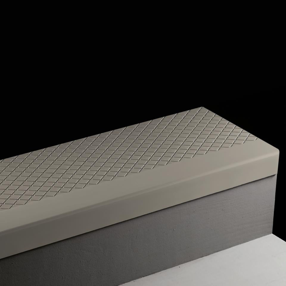 Tarkett - Marche d'escalier en caoutchouc Angle Fit Diamond #48 Grey avec bande antidérapante 36"