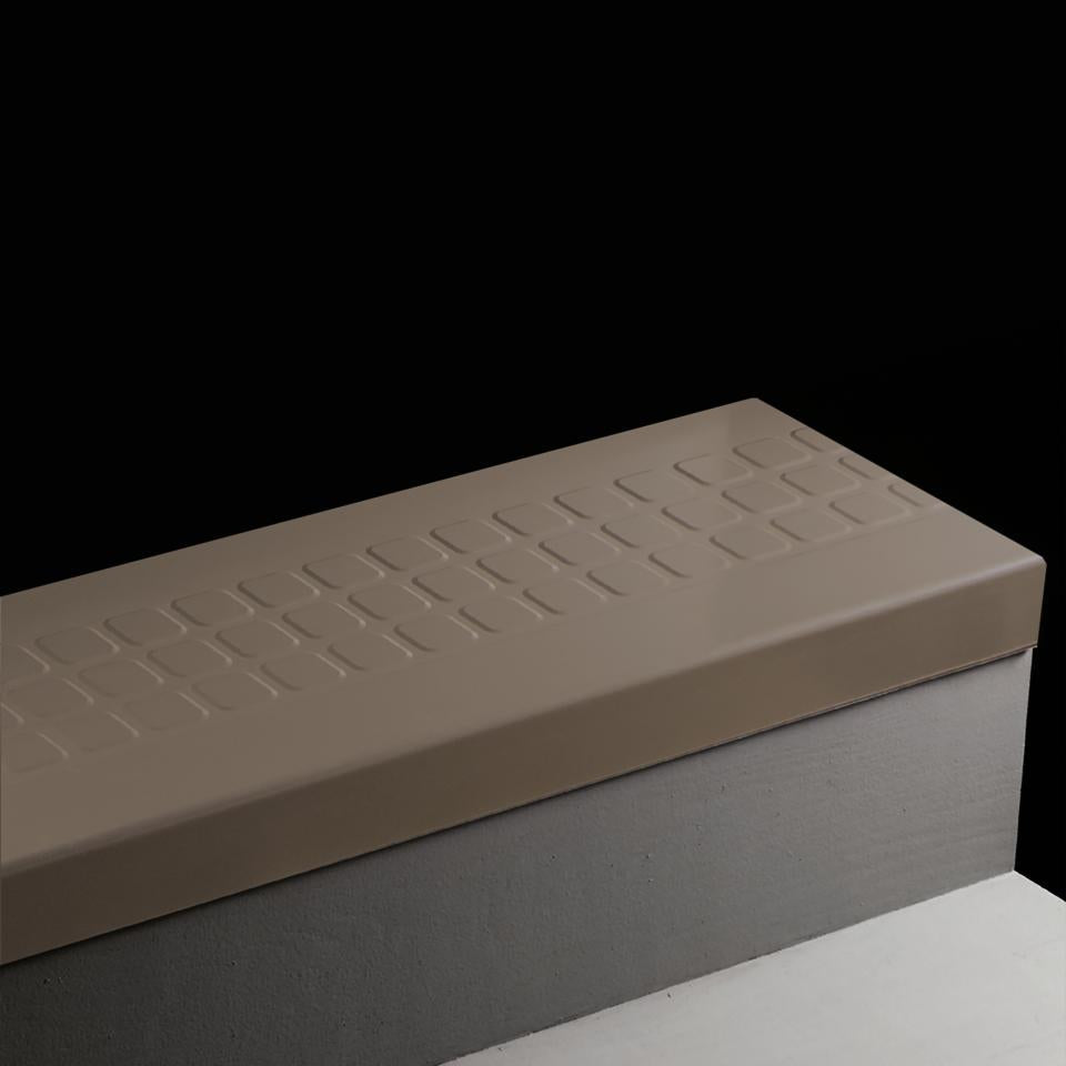 Tarkett - Marche d'escalier en caoutchouc Angle Fit Raised Square #284 Ganache 42"