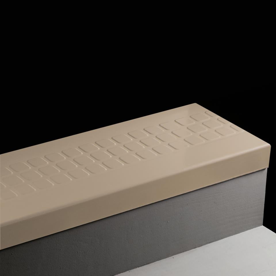 Tarkett - Marche d'escalier en caoutchouc Angle Fit Raised Square #49 Beige avec Insert 72"