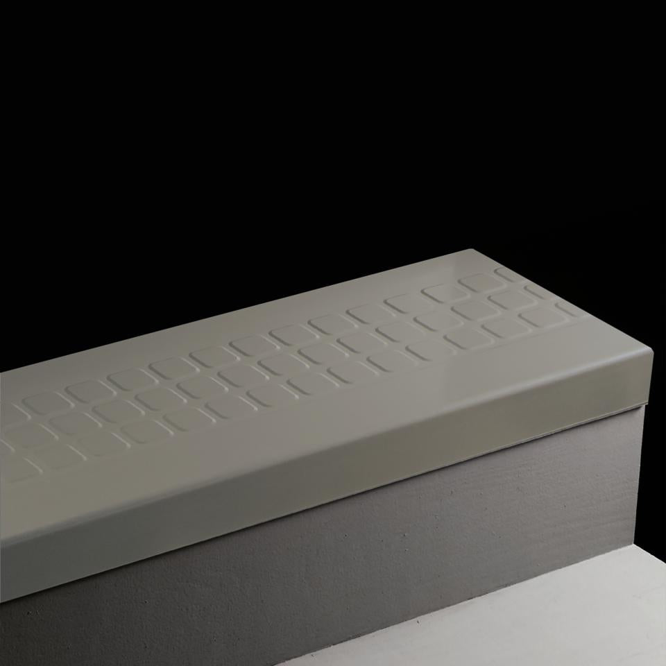 Tarkett - Marche d'escalier en caoutchouc Angle Fit Raised Square #71 Storm Cloud avec Insert 48"