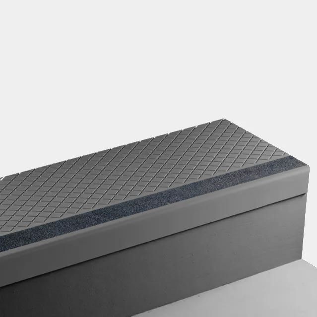 Tarkett - Marche d'escalier en caoutchouc Angle Fit - VICNN 20 SQ Diamond 20 Charcoal - avec insert de ruban antidérapant gris 48" ||VICNN2148 - Ceramed