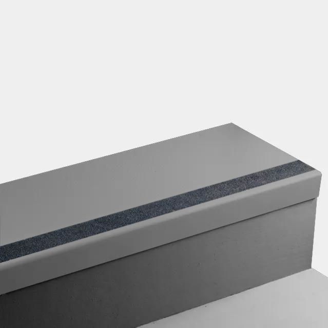 Tarkett - Marche d'escalier en caoutchouc Angle Fit - VIHMNTDS 20 SQ Hammered (profondeur longue) 20 Charcoal - avec insert de ruban antidérapant gris 36" ||VIHMNTDS2036 - Ceramed