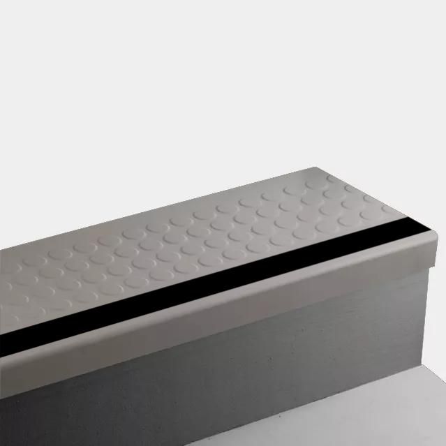 Tarkett - Marche d'escalier en caoutchouc Angle Fit - VIRNRDS TA8 SQ Raised Round TA8 Welsh Castle - avec insert en caoutchouc 40 Black 96" ||VIRNRDSTA896 - Ceramed