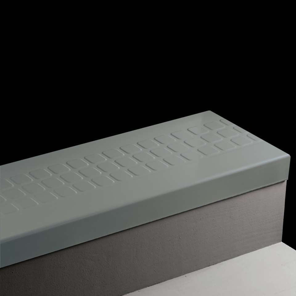 Tarkett - Marche d'escalier en caoutchouc Angle Fit - VIRNSQ 58 SQ Raised Square #58 Windsor Blue Black grit tape 72"