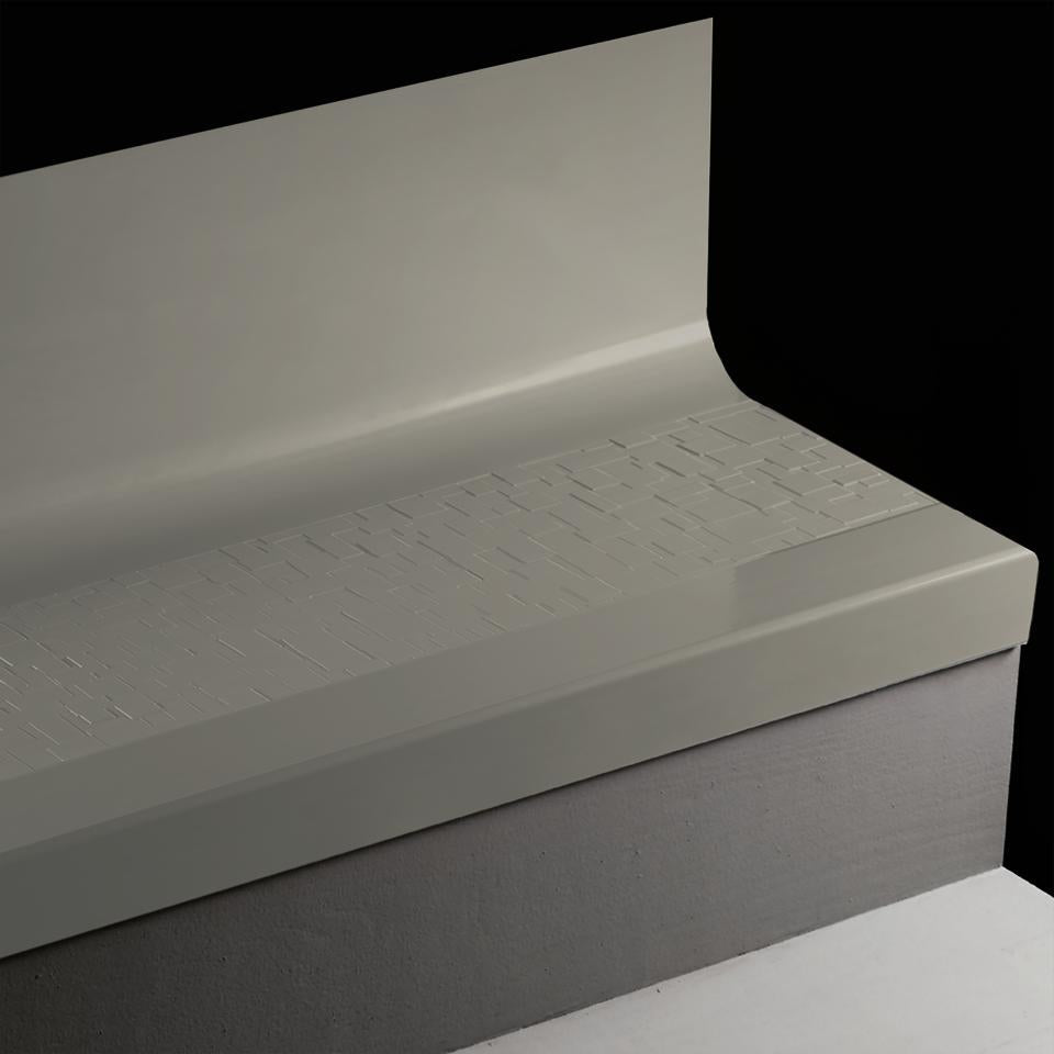 Tarkett - Marche d'escalier en caoutchouc avec contremarche intégrée Angle Fit Cubis #28 Medium Grey avec bande antidérapante 54"