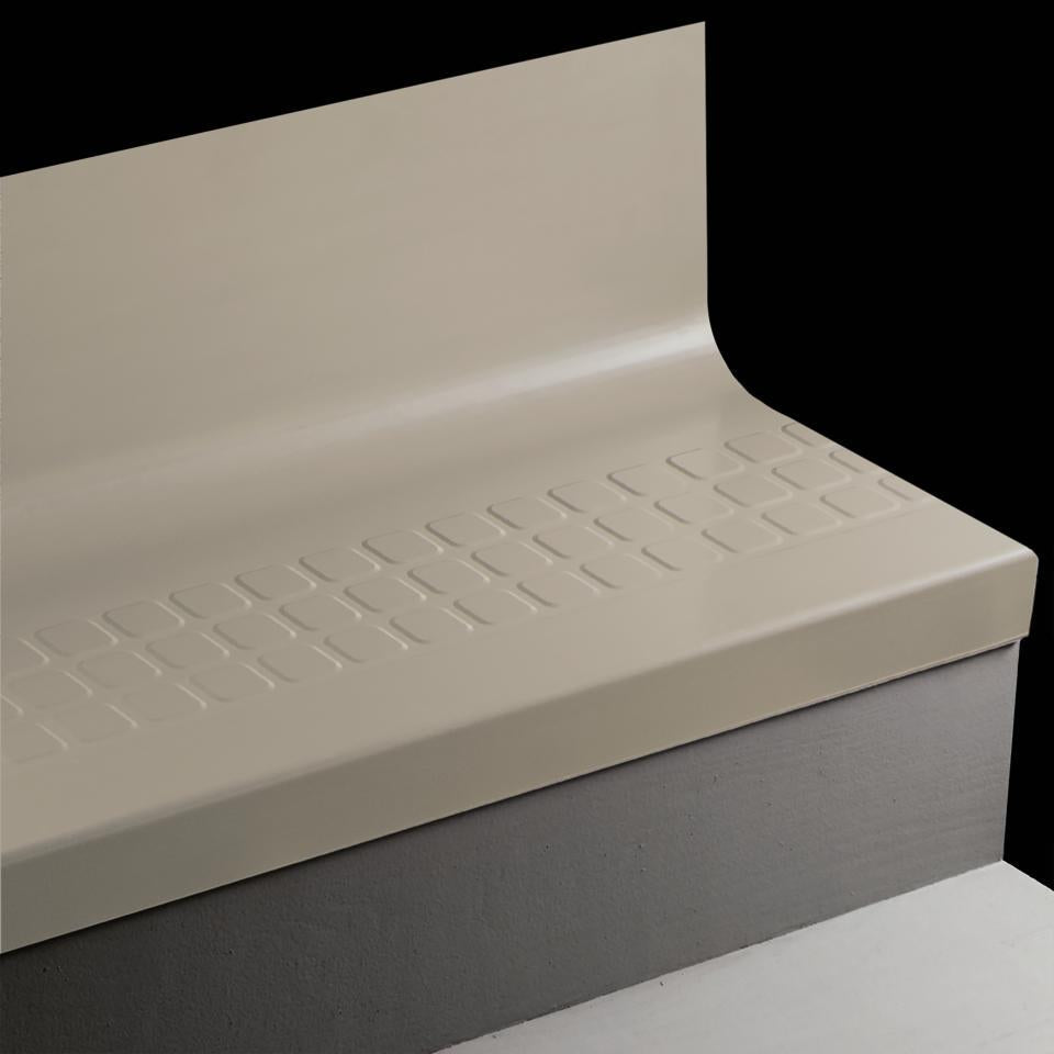 Tarkett - Marche d'escalier en caoutchouc avec contremarche intégrée Angle Fit Raised Square #469 Mystify avec bande antidérapante 54"