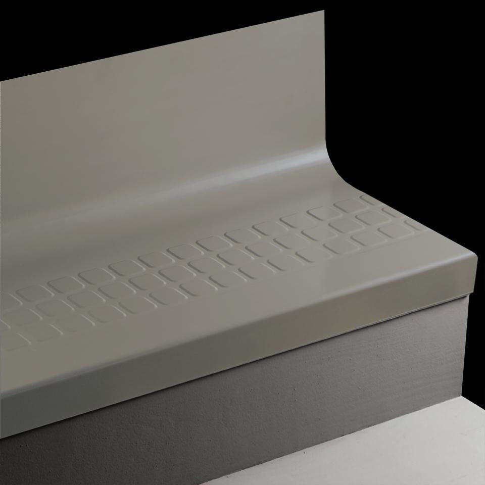 Tarkett - Marche d'escalier en caoutchouc avec contremarche intégrée Angle Fit Raised Square #71 Storm Cloud avec bande antidérapante 72"