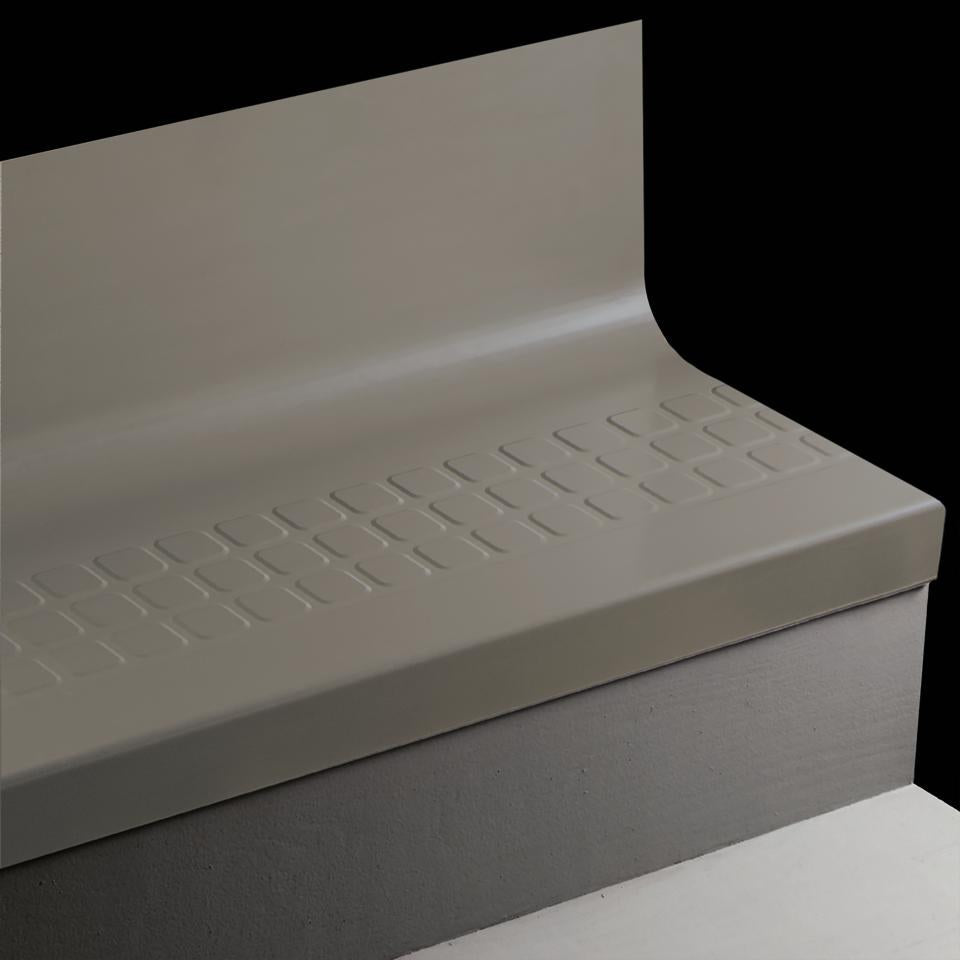 Tarkett - Marche d'escalier en caoutchouc avec contremarche intégrée Angle Fit Raised Square #TA6 Bedrock 42"