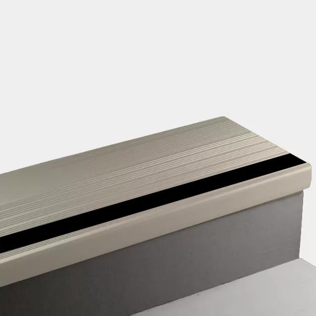 Tarkett - Marche en vinyle - VIHT 24 SQ Safe-T-Rib 24 Grey Haze - avec insert en vinyle coextrudé 40 Black 36" ||VIHT24S36 - Ceramed