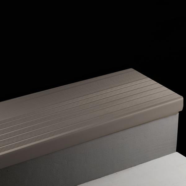 Tarkett - Vinyl Stair Treads #47 Brown nez rond Safe-T-Rib avec Bande antidérapante tan 4'